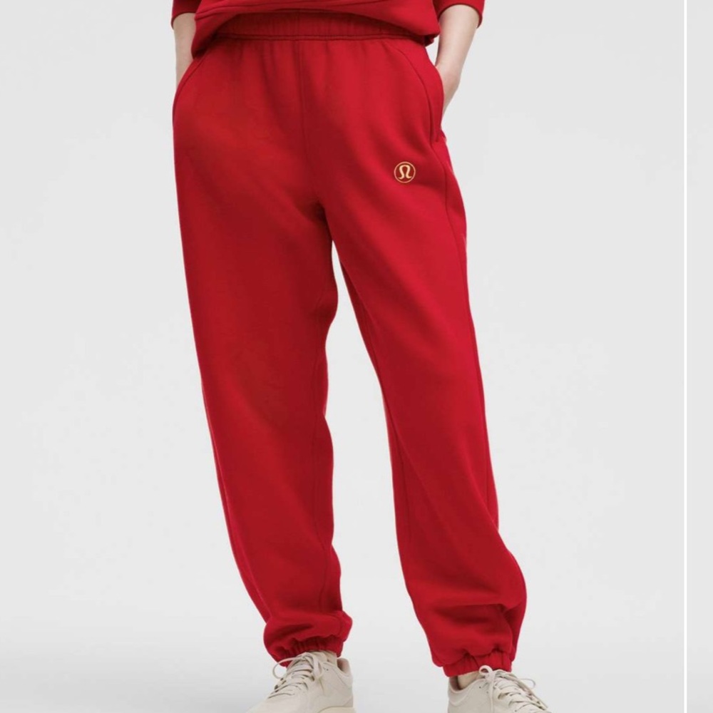 Lululemon Lunar New Year Scuba Mid-Rise Oversized Jogger *Regular
Dark Red